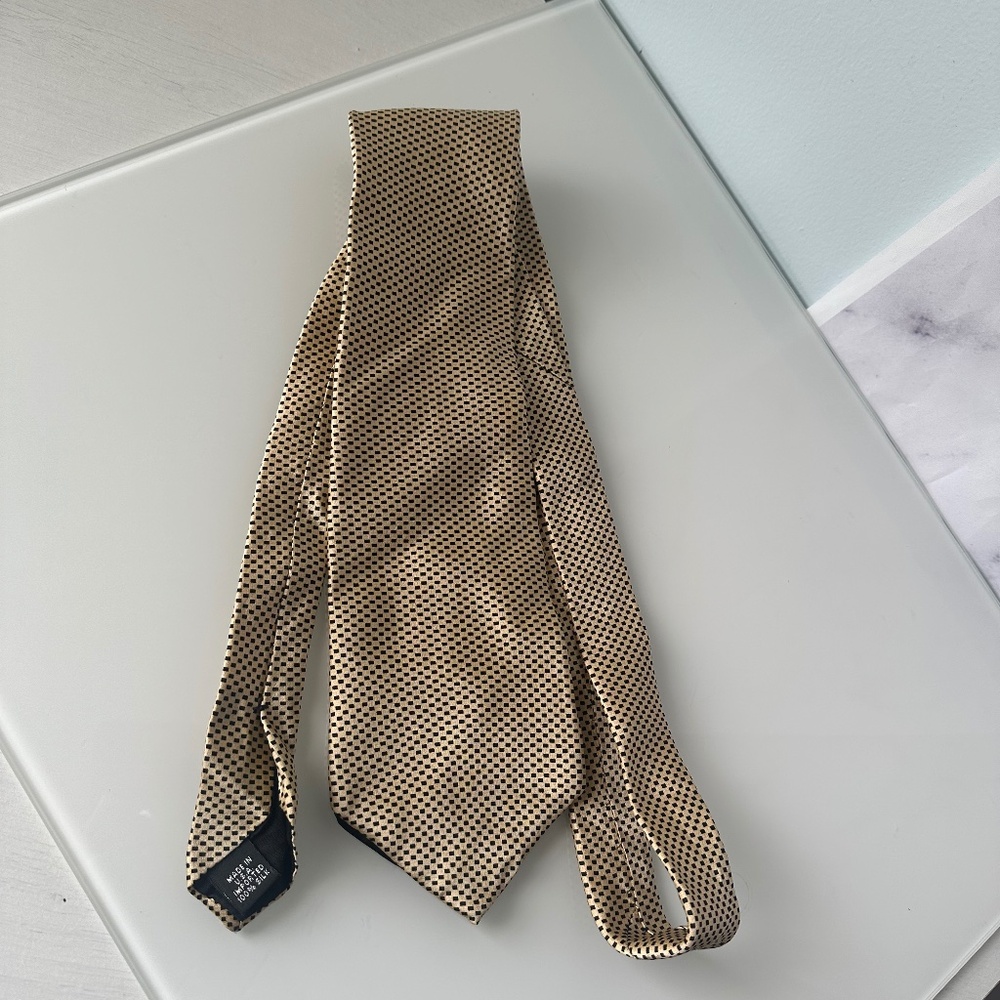 VINTAGE OLEG CASSINI GOLD/BLACK MEN'S TIE 100% SILK MADE IN USA